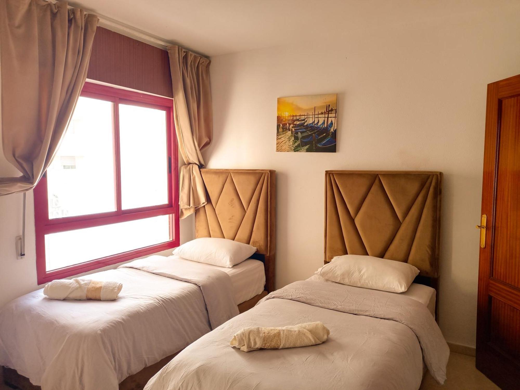 Amazing Appartement " Avec Climatisation " Au Centre Ville En Face Hilton & Gare Train De Tgv De Tanger 2N Exteriör bild