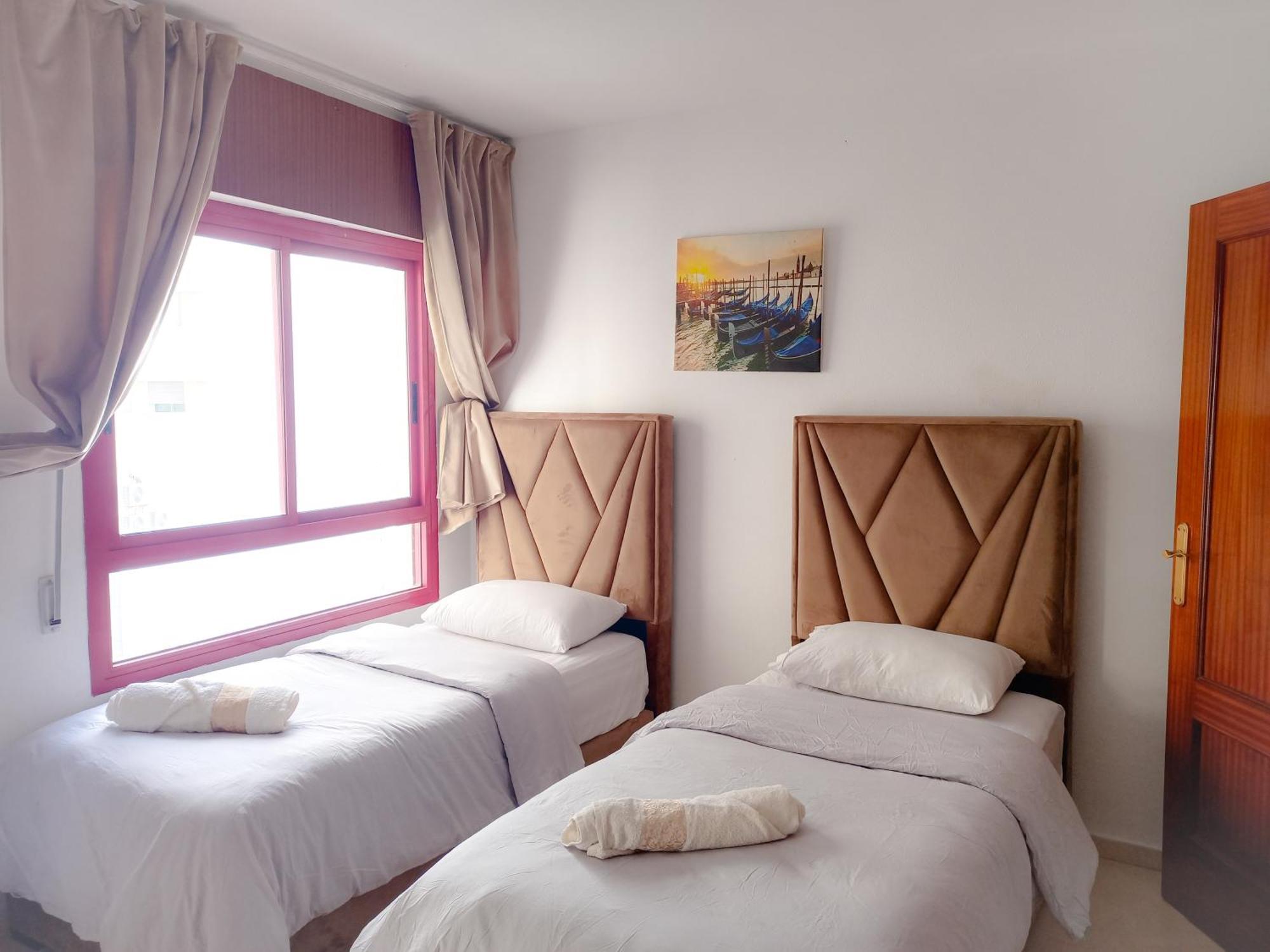 Amazing Appartement " Avec Climatisation " Au Centre Ville En Face Hilton & Gare Train De Tgv De Tanger 2N Exteriör bild
