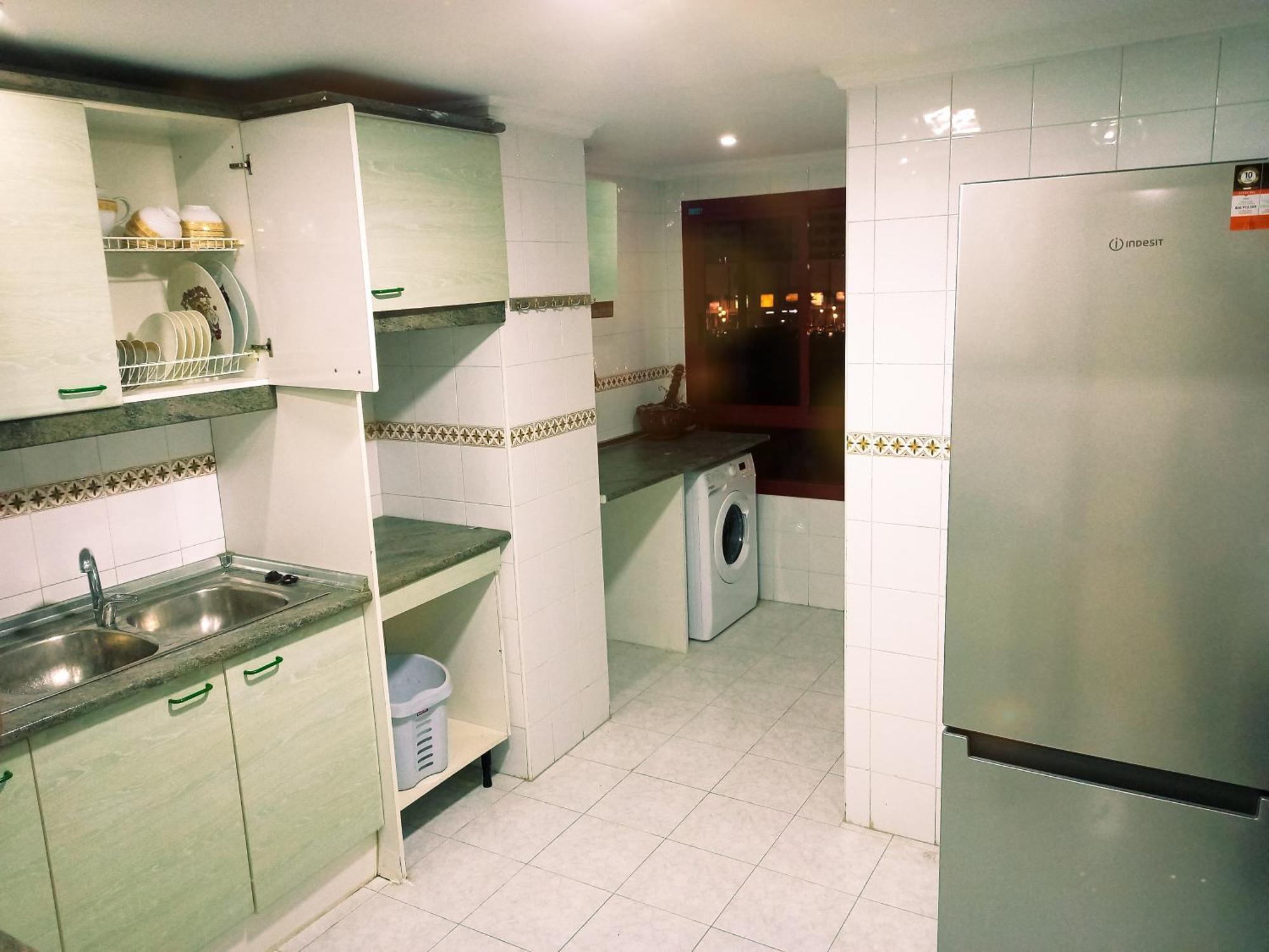 Amazing Appartement " Avec Climatisation " Au Centre Ville En Face Hilton & Gare Train De Tgv De Tanger 2N Exteriör bild