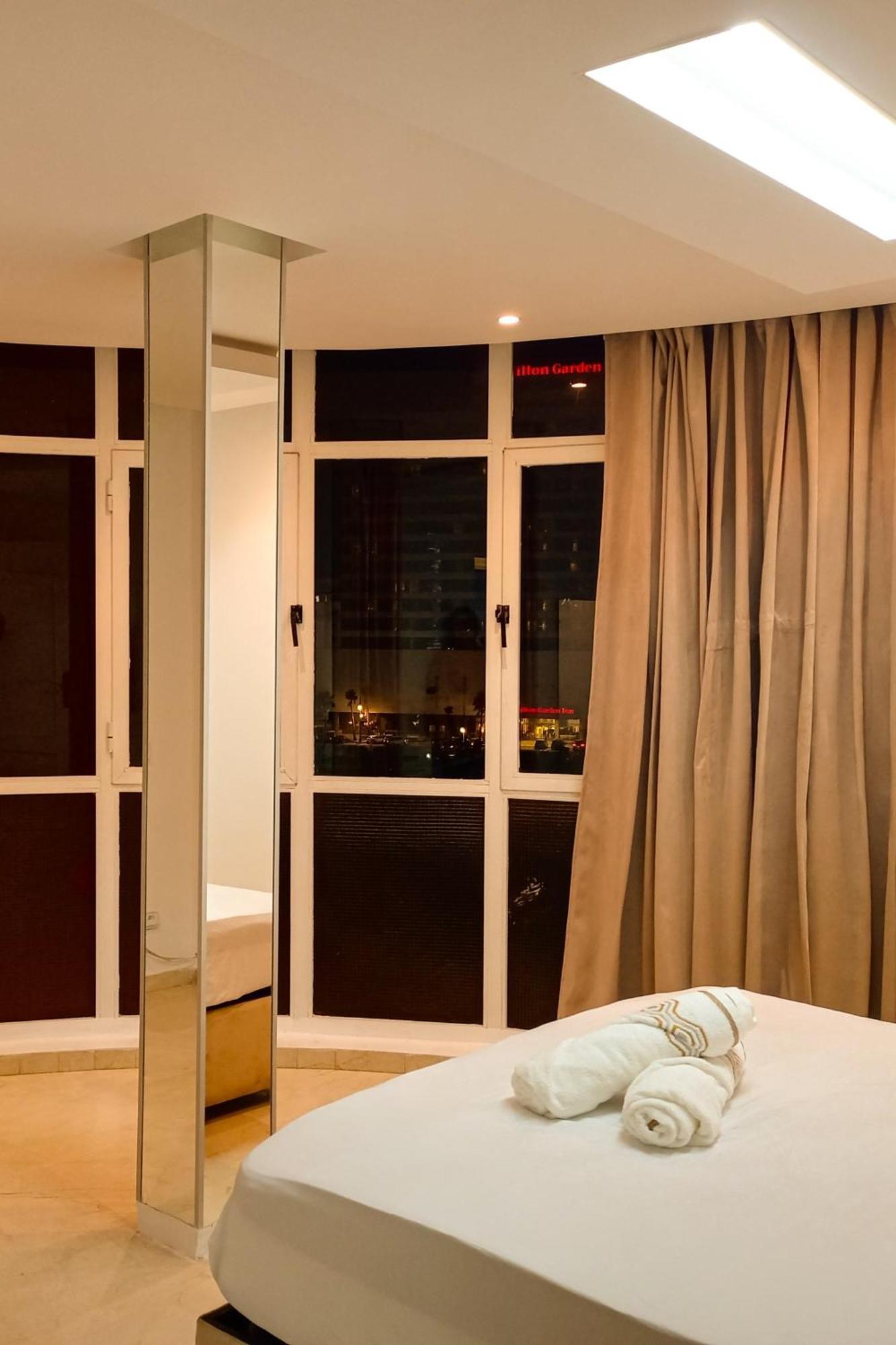 Amazing Appartement " Avec Climatisation " Au Centre Ville En Face Hilton & Gare Train De Tgv De Tanger 2N Exteriör bild