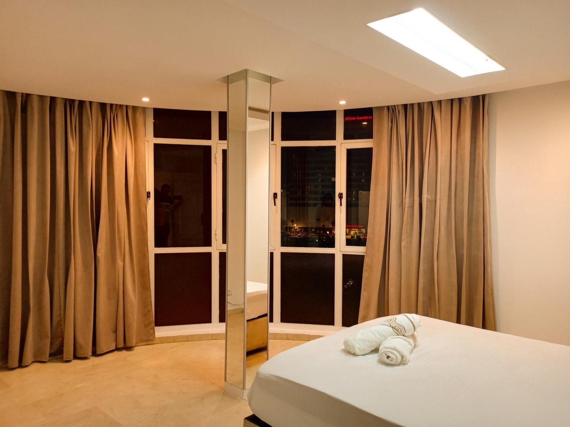 Amazing Appartement " Avec Climatisation " Au Centre Ville En Face Hilton & Gare Train De Tgv De Tanger 2N Exteriör bild